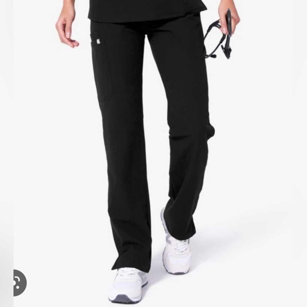 FIGS Kade Cargo Scrub Pant 🖤
